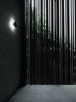 Flos Bellhop Wandlamp Buiten LED Zwart -Flos Verkoop x886x886 flos bellhop wandlamp led7.jpg.pagespeed.ic .Dibc7HjfEF 2