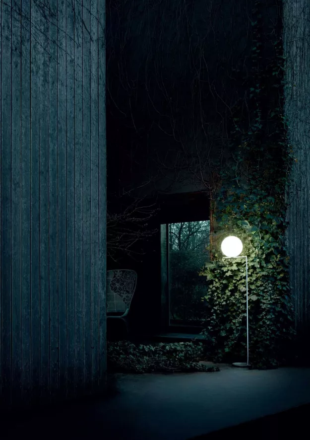 Flos IC Lights F1 Outdoor Vloerlamp Rood, Voet Zwart Lava 2 Flos IC Lights F1 Outdoor Vloerlamp Rood, Voet Zwart Lava - Image 2