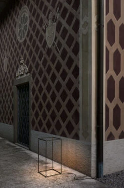 Flos Ipnos Outdoor Vloerlamp LED Aluminium -Flos Verkoop x886x886 flos ipnos vloerlamp sfeer1 1.jpg.pagespeed.ic .YIV5UloO4K