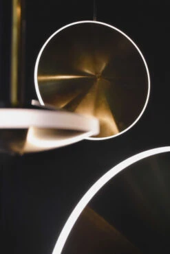 Graypants Chrona Dish 10 Vertical Hanglamp Ø24 Messing -Flos Verkoop x886x886 graypants dish 6 horizontal hanglamp23.jpg.pagespeed.ic .NK3640V75O