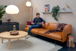 Muuto Beam Tafellamp LED Umber -Flos Verkoop x886x886 muuto2 vloerlamp10model.jpg.pagespeed.ic .8uav 8FLhd