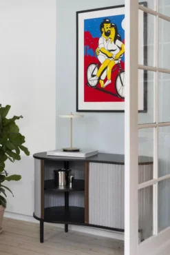 Umage Asteria Tafellamp LED Oplaadbaar Ø20 Nuance Mist -Flos Verkoop x886x886 umagelifestyleaudaciousblackoaksilvergreyasteriamovepearlwhitehighres11.jpg.pagespeed.ic .qNx9n oCv0