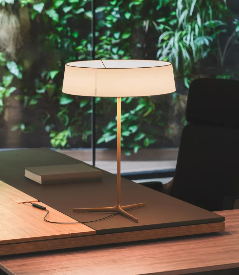 Vibia Dama 3225 Tafellamp LED Beige 3 Vibia Dama 3225 Tafellamp LED Beige - Image 3