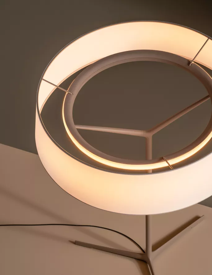 Vibia Dama 3225 Tafellamp LED Beige 4 Vibia Dama 3225 Tafellamp LED Beige - Image 4