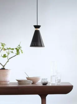 Warm Nordic Cone Hanglamp Ø16 Warm White -Flos Verkoop x886x886 warm nordic cone hanglamp9.jpg.pagespeed.ic .SXGC LWrWm